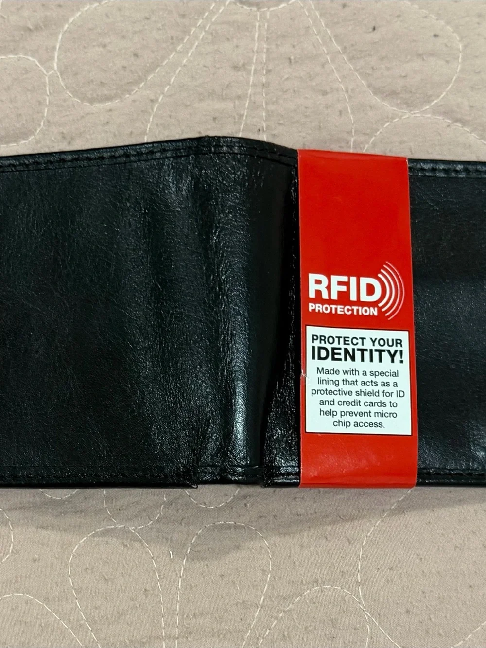 SwissGear Black Leather Men's RFID Wallet with Red RFID Band